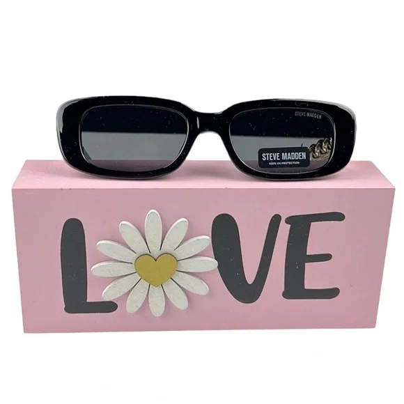 Steve Madden - ‘Large Chain Link’ Sunglasses. NWT Firm! No offers please! Steve Madden Sunglasses – Charming Charlie main image 3